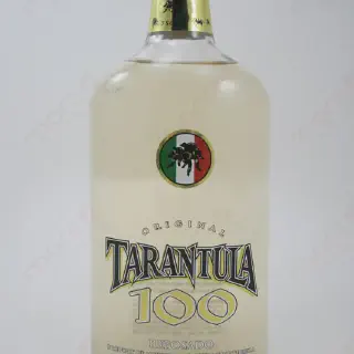 /img/21273-tarantula-reposado-pouring.webp